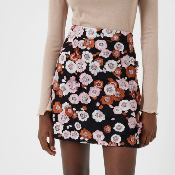 French Connection Astride Aliya Lace Mini Skirt in Moonless Night Flower App - Picture 3 of 12